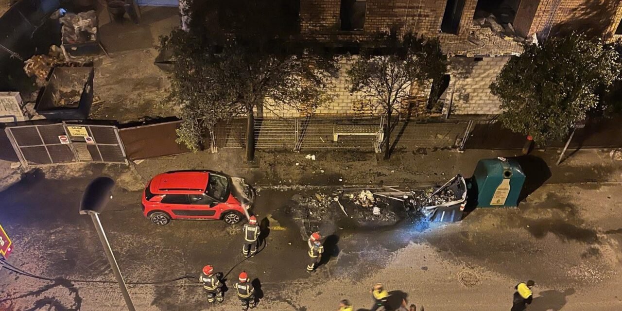 Incendios en un local de animación, siete vehículos y dos contenedores en una misma noche en Huelva