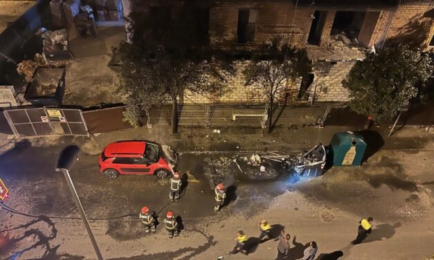 Incendios en un local de animación, siete vehículos y dos contenedores en una misma noche en Huelva