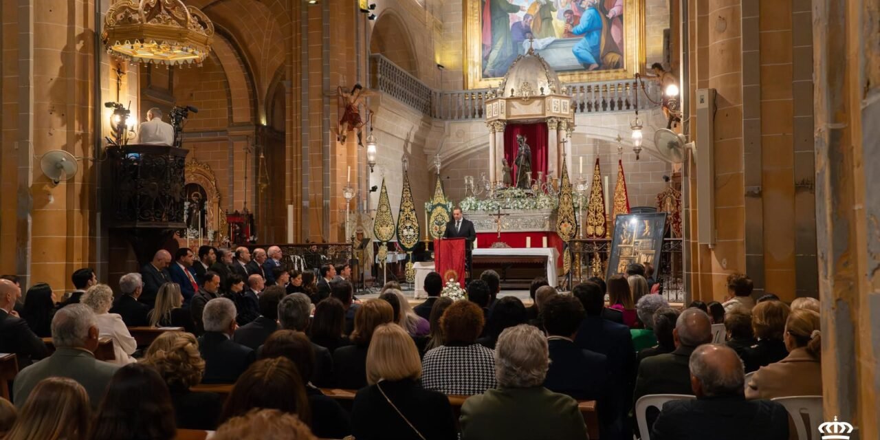 Un emotivo pregón y una atractiva revista anuncian la Semana Santa de Moguer