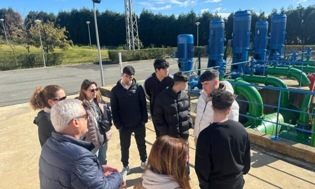 La CR Palos acerca la gestión del agua a alumnos del IES Pintor Pedro Gómez
