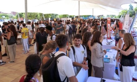 La Fundación Atlantic Copper lleva su programa de becas al futuro alumnado de la UHU