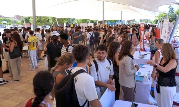 La Fundación Atlantic Copper lleva su programa de becas al futuro alumnado de la UHU