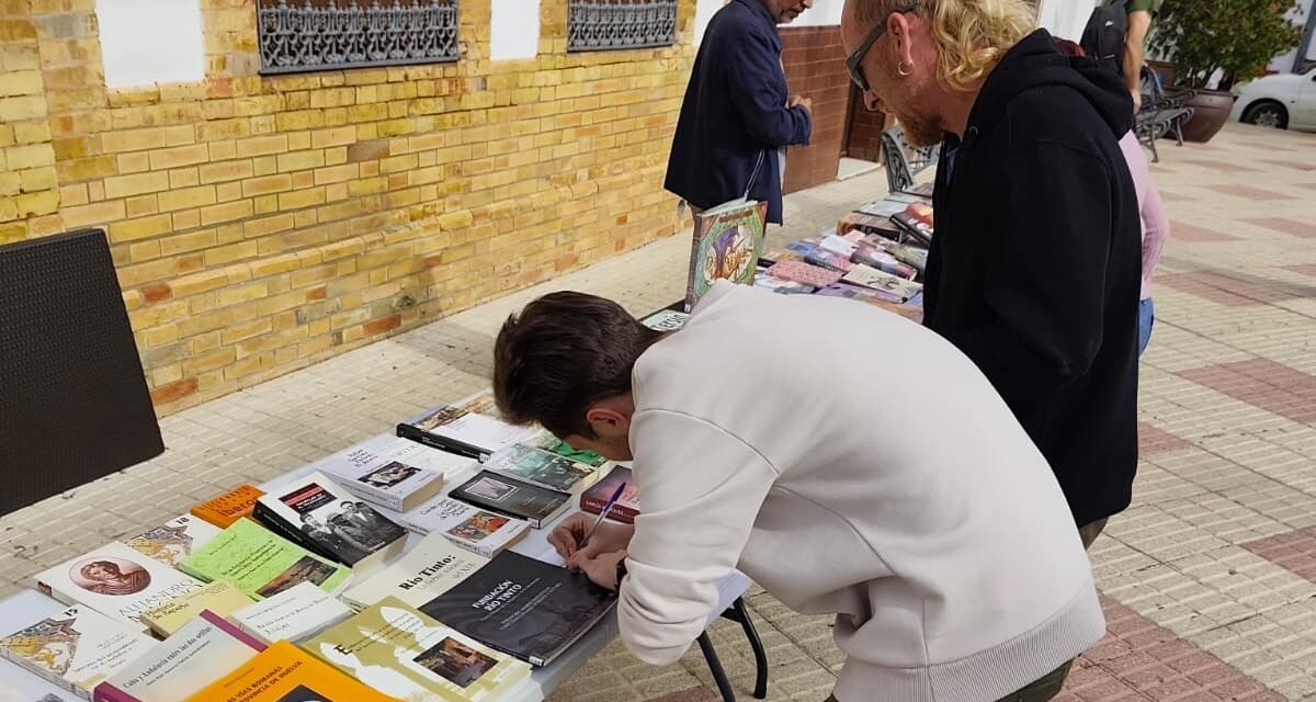 Berrocal se convierte en una biblioteca al aire libre