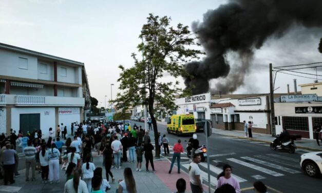 Afectados un bebé y tres adultos en dos incendios en Punta Umbría e Isla Cristina