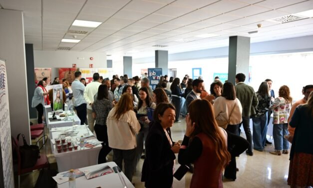 La UHU conecta a su estudiantado con el sector público y privado para impulsar su inserción laboral