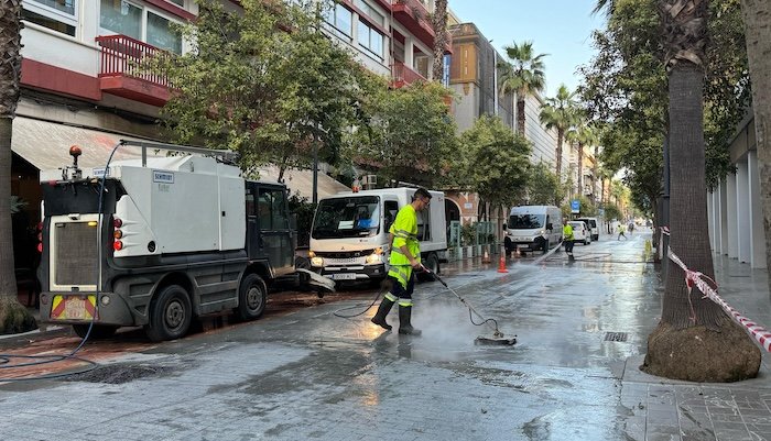 Arranca el dispositivo para limpiar de cera las calles del centro