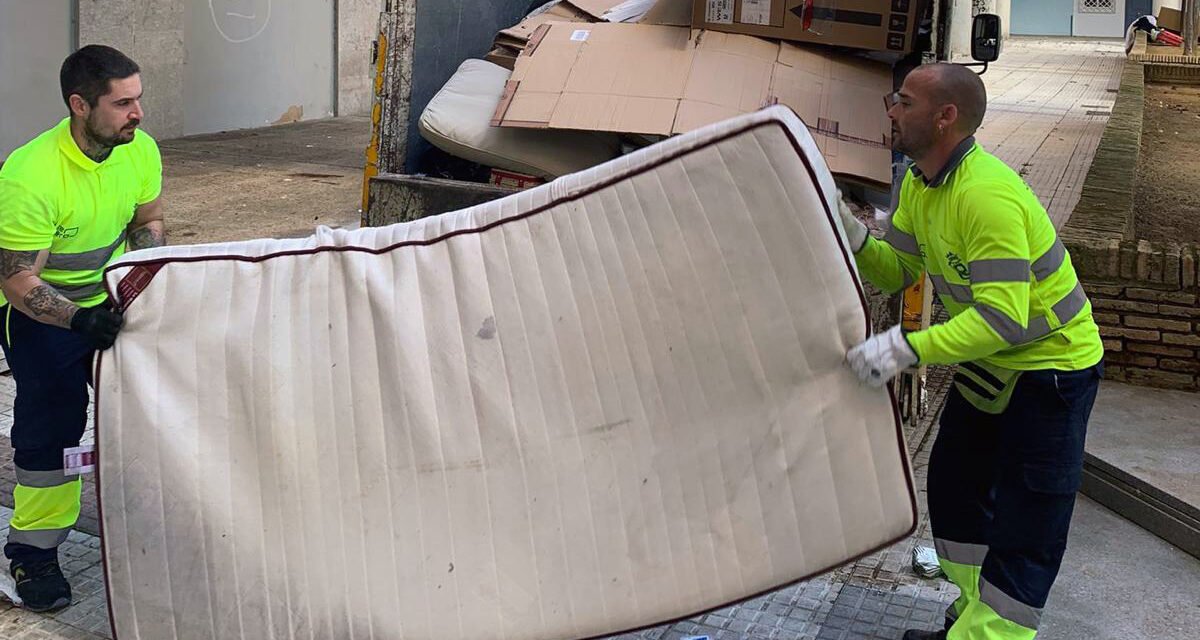 El Ayuntamiento reorganiza la recogida de muebles y voluminosos por barrios