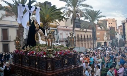 El paso de las Angustias busca costaleros en mitad del recorrido