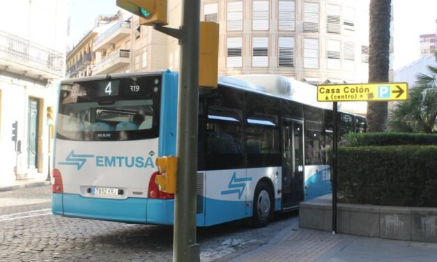Agreden a un conductor de Emtusa al intentar evitar el acoso de un hombre a una usuaria