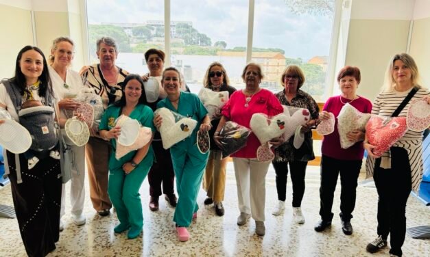 Cojines con forma de corazón para las mujeres hospitalizadas en Riotinto