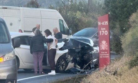Tres heridos trasladados al hospital tras un choque frontal en Zalamea