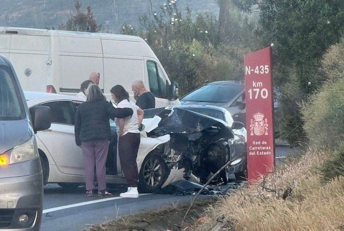 Tres heridos trasladados al hospital tras un choque frontal en Zalamea