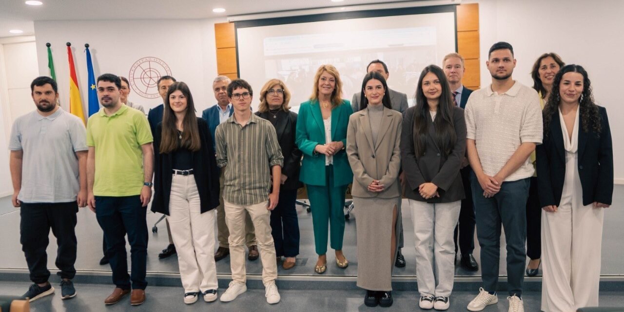 UHU y Aguas de Huelva premian el talento joven que impulsará la transformación social y sostenible de la ciudad