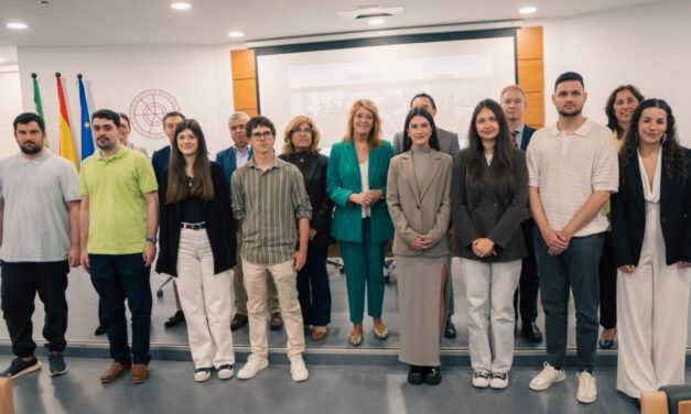 UHU y Aguas de Huelva premian el talento joven que impulsará la transformación social y sostenible de la ciudad