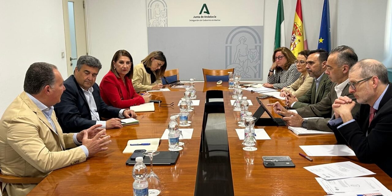 Diputación y Junta fijan la hoja de ruta para declarar la antigua estación como BIC