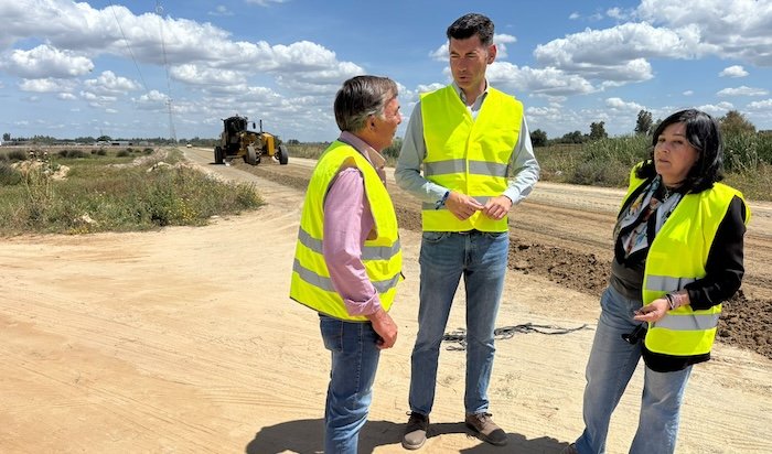 Diputación mejora 90 kilómetros de caminos de El Rocío