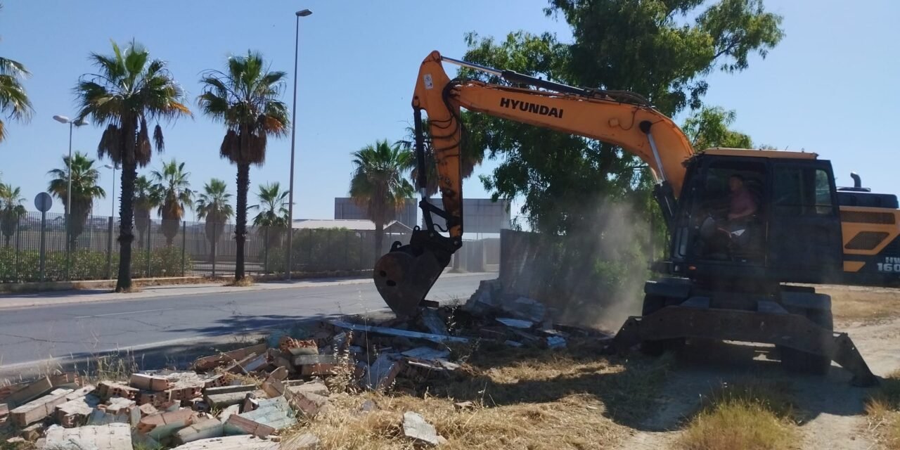 Comienzan los trabajos de derribo y desalojo para la ampliación del Recinto Colombino hacia la ría