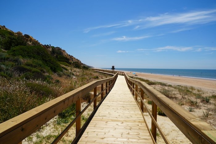 La pasarela entre Mazagón y la playa del Parador es ya una realidad