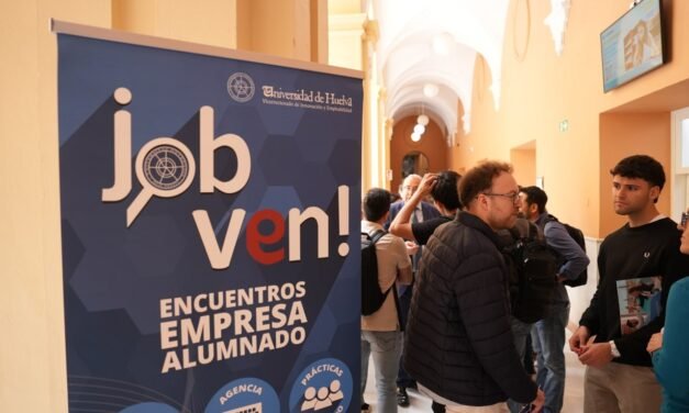El alumnado de Empresariales y Turismo conoce sus oportunidades de empleo en Encuentro Job Ven
