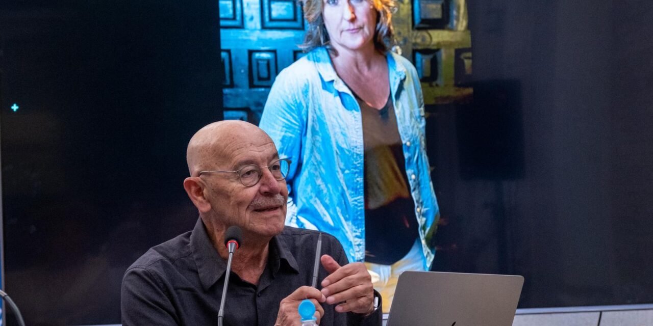Pablo Juliá pone a María Clauss como «referencia» de la fotografía social y humanitaria