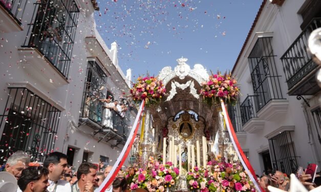 Moguer se va al Rocío con la Medalla de Oro de la Ciudad