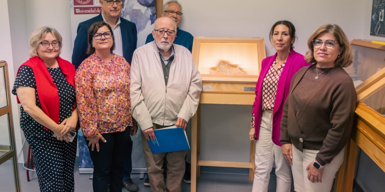 La UHU incorpora a su Aula-Museo de Geología una excepcional pieza de cobre nativo