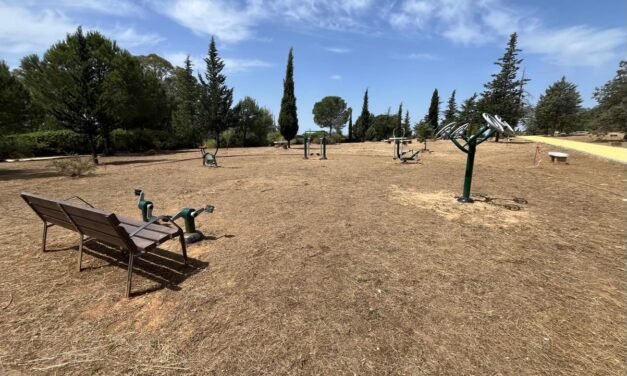 El Campillo mejora su Parque de Los Cipreses y la piscina