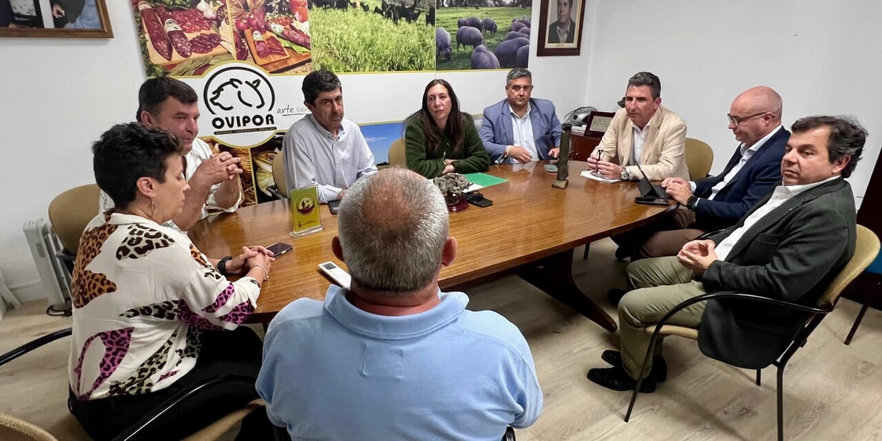 Loles López reivindica la ganadería como “pilar fundamental para el desarrollo de Huelva”