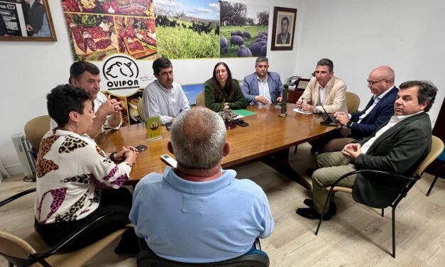 Loles López reivindica la ganadería como “pilar fundamental para el desarrollo de Huelva”