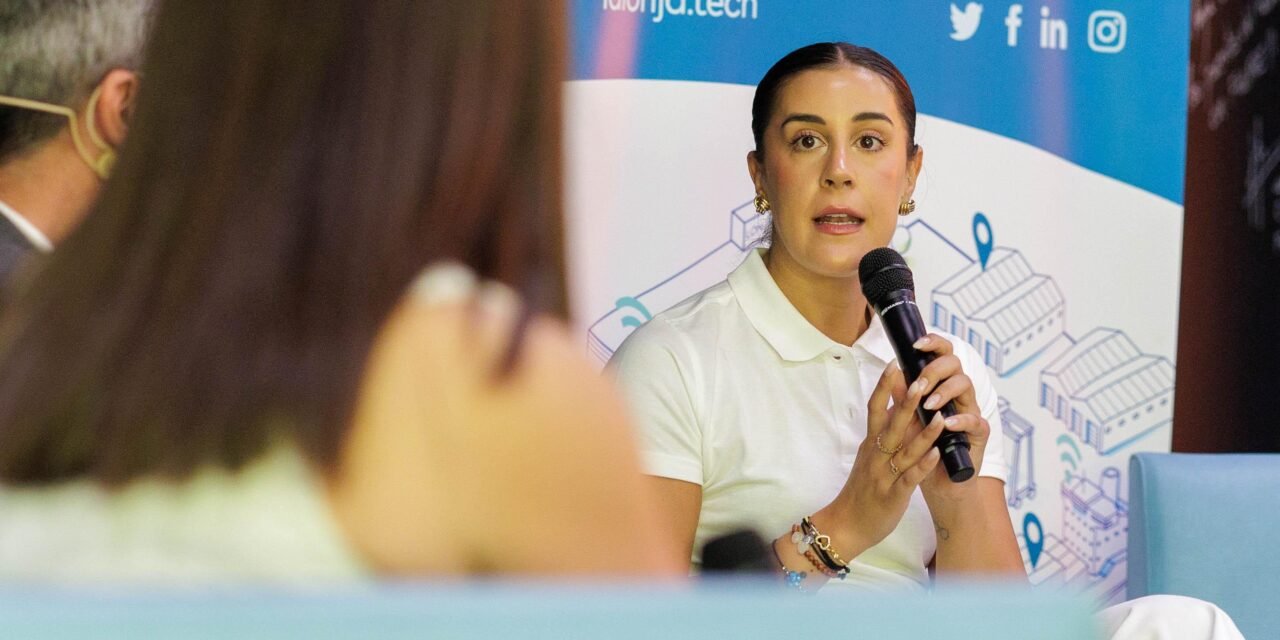 Carolina Marín protagoniza una jornada sobre tecnología y deporte en el Puerto de Huelva