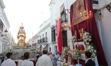 El Corpus atrae a numerosos fieles en Moguer y Mazagón