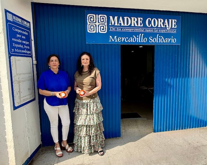 Aguas de Huelva dona embudos solidarios para el reciclaje de aceite usado de Madre Coraje