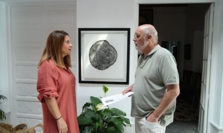 Natali Wood convierte en arte la madera del emblemático Pino de Fuentepiña