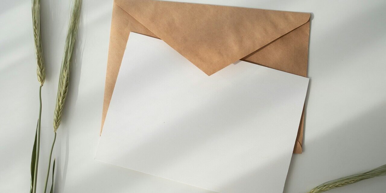 Sostenibilidad en el sector postal: Tendencias en materiales ecológicos