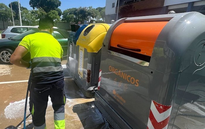 Giahsa refuerza en verano la recogida de voluminosos y la limpieza de contenedores