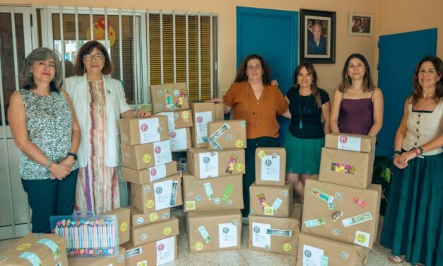 La UHU transforma la solidaridad en material escolar para niños y niñas