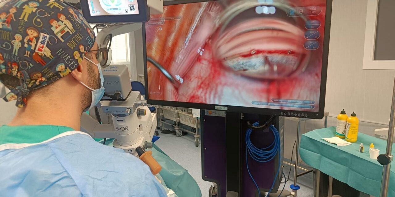 El Hospital de Riotinto perfecciona la cirugía de glaucoma