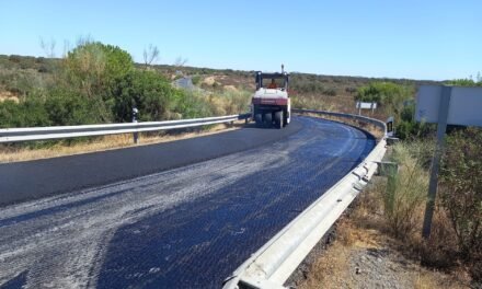 La Junta renueva el firme de la A-490 entre San Bartolomé y Castillejos