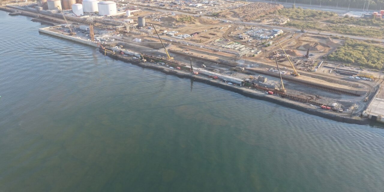 Moeve y Exolum cierran la financiación del proyecto Muelle Sur en Huelva