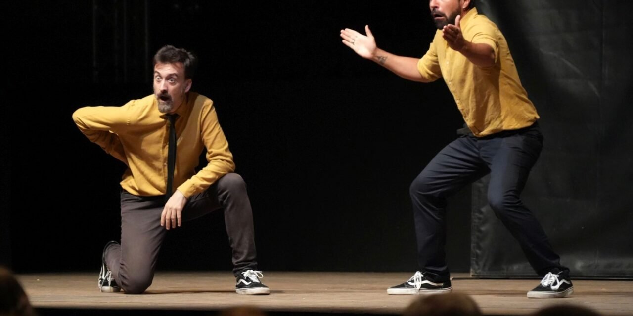 Desternillante noche de teatro en Moguer con Edu Ferrés y Rubén Hernández