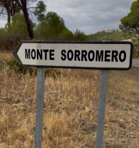Cartel de entrada a Monte Sorromero