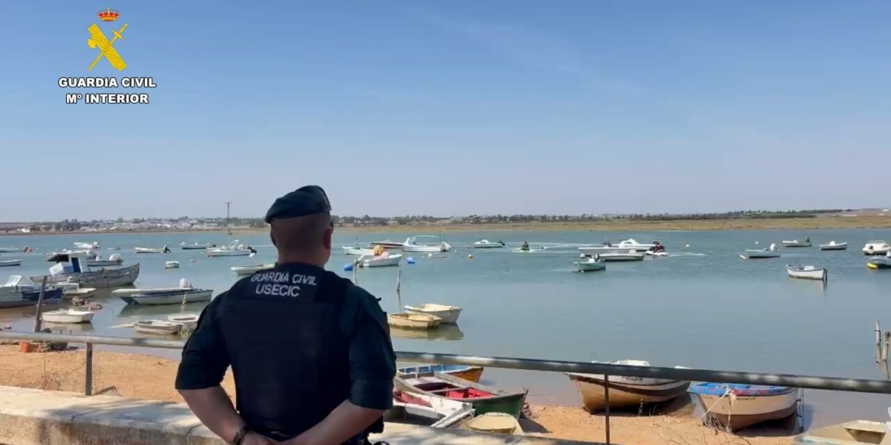 La Guardia Civil controla las embarcaciones de pesca y recreativas para frenar el narcotráfico