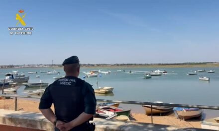 La Guardia Civil controla las embarcaciones de pesca y recreativas para frenar el narcotráfico