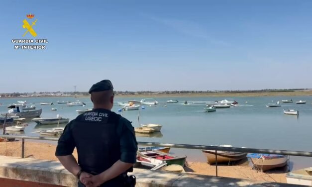 La Guardia Civil controla las embarcaciones de pesca y recreativas para frenar el narcotráfico
