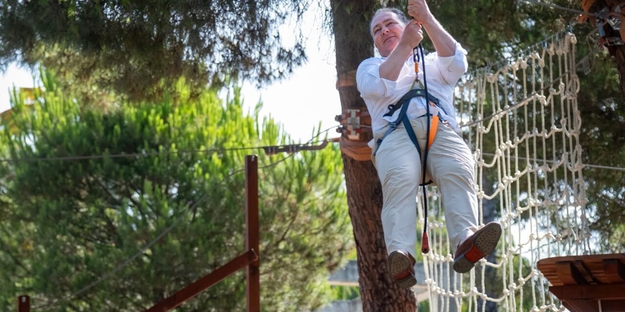 La Diputación inaugura el nuevo parque de aventura y tirolinas de La Rábida