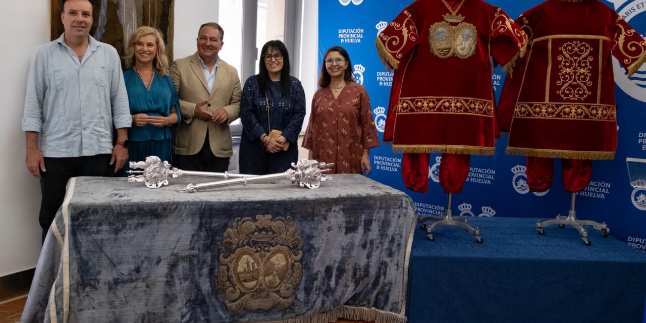 La Diputación recupera dos históricos trajes de maceros y el paño de mesa del antiguo Salón de Plenos