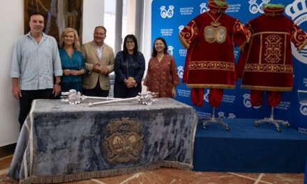 La Diputación recupera dos históricos trajes de maceros y el paño de mesa del antiguo Salón de Plenos
