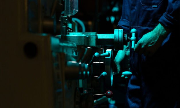 El sector industrial y minero busca personal con tres nuevas ofertas de empleo