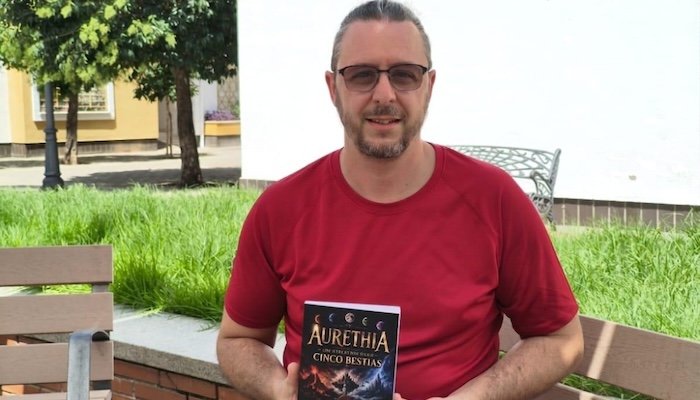 Guillermo Luis Sánchez crea su propio universo de ficción con su debut literario ‘Aurethia’