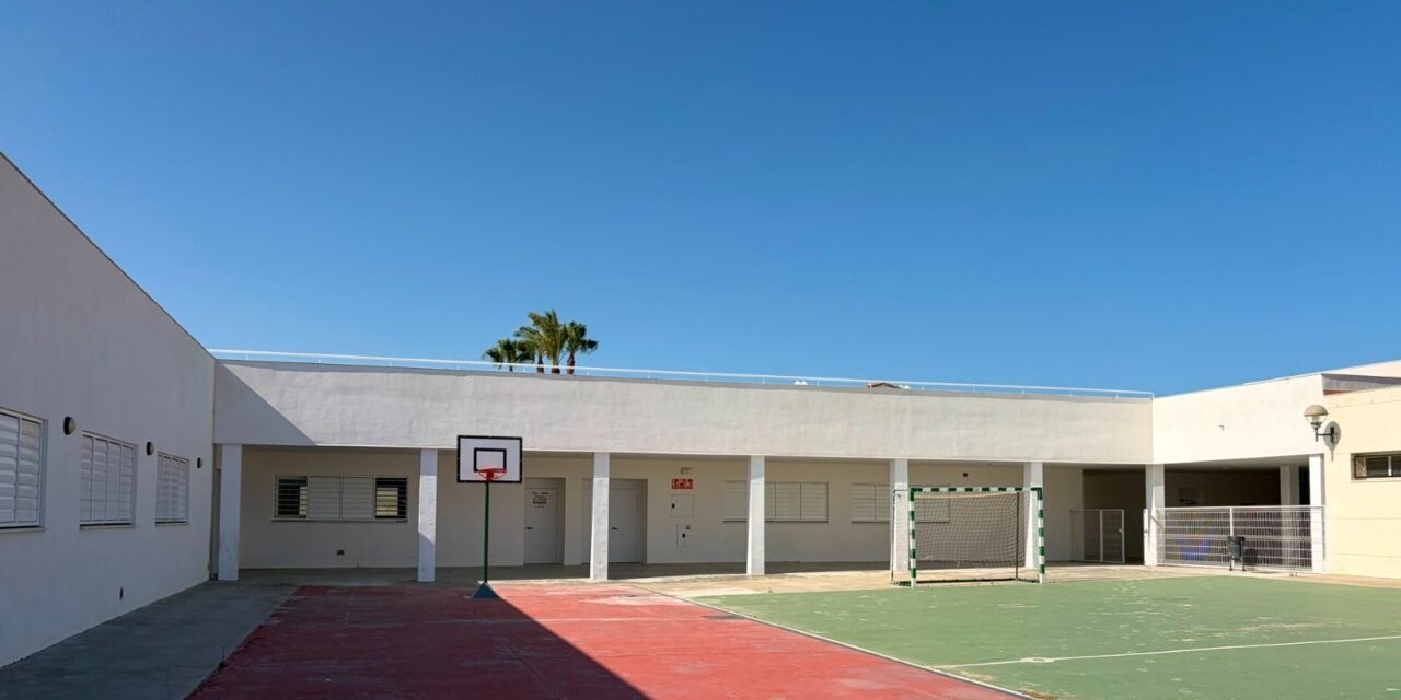 La Junta invierte más de seis millones en la mejora de 43 centros docentes